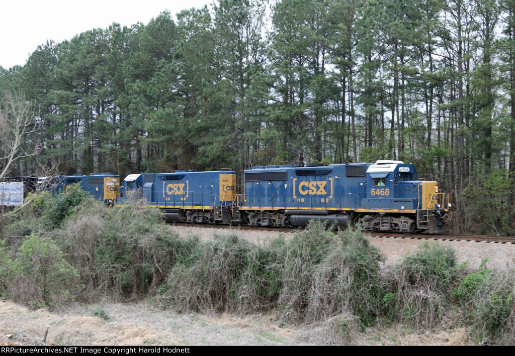 CSX 6468 leads train F735-23 northbound